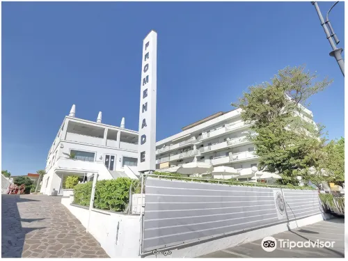โรงแรมพรอมเมอนาด อูนิแวร์ซาเล - ที่มีสระว่ายน้ำ