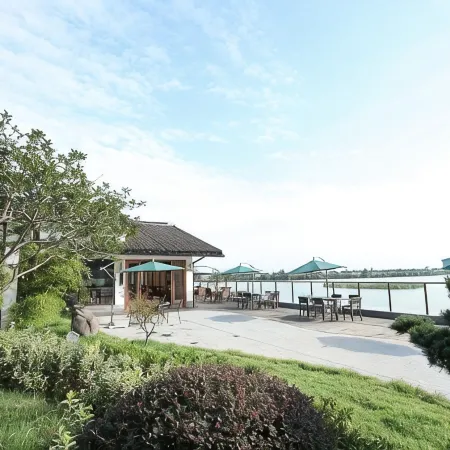 Nanbei Lake Huguang Shanju Holiday Hotel