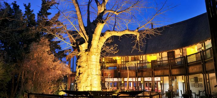 Cresta Mowana Safari Resort & Spa Отели в г. Чоб