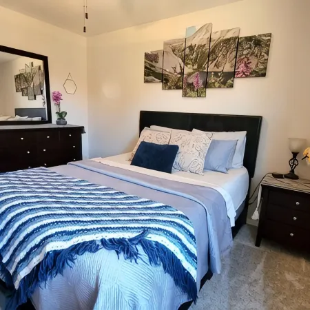 Charming 2-bedroom townhome in lovely Grand Junction with WiFi, AC