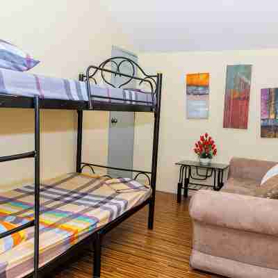 COZY Up to 16 Guest Near  Aqua Planet & Clark international Speedway Rooms