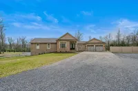 Heavenly View Luxury with Country Charm Sleeps 16 Game Room in Hedgesville WiFi - Homestays