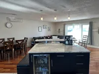 4BR w/ Wine Fridge, Bar, Patio, Parking, Laundry - 4 Sao