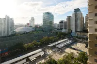 Skyline Stay in Araneta Cubao w/ Karaoke & Netflix - balcony