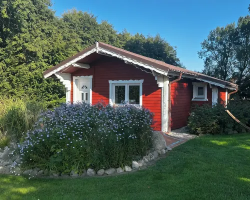 Charming vacation home in the middle of nature near Kühlungsborn Hotels in Kropelin