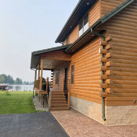 Luxury Waterfront Log Cabin ... Memories Abound