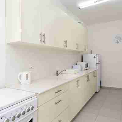 Spacious 3-bedroom apartment with AC, WiFi in charming Giv'atayim Others