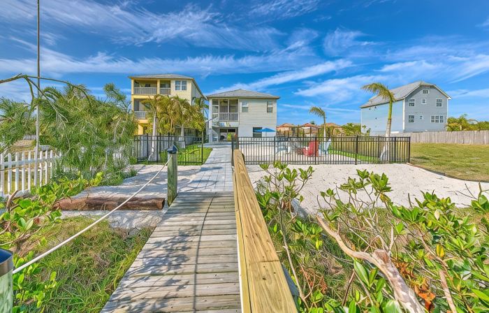 Waterfront Paradise in Apollo Beach, with all the amenities you can think of.