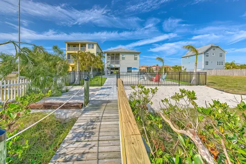Waterfront Paradise in Apollo Beach, with all the amenities you can think of.