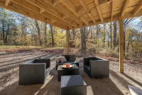 Luxurious Forest Getaway at Historic Baughman Park New Log Cabin 2 - Alphydda