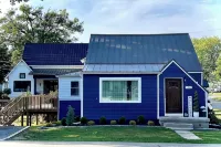 Steps to Farmers Market & Beach! Huge Deck + Fire-Pit