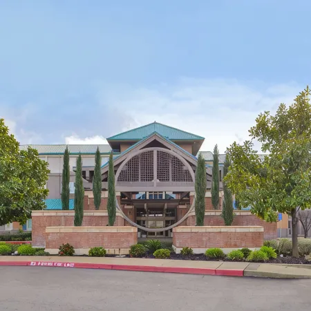 Holiday Inn Express & Suites ELK GROVE CENTRAL - HWY 99 by IHG