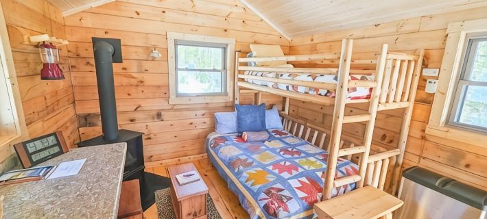 Tiny Tuloon Off-Grid Amish crafted log cabin near the BWCA & SHT - Sled Dogs! Hotels in Cook County
