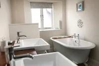 Luxurious 1 Bed Self-Catering Cottage, 20Mins from North&South Cornish Coasts - balcony