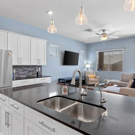 NEW!! GORGEOUS 4 Bed Desert Oasis with Pool!