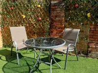 1 Bedroom apartment with a 5 minute walk into the town. Enclosed garden. Hotels in Faversham