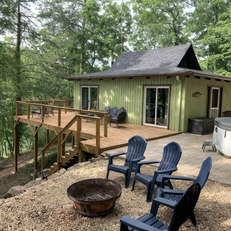 Lakefront Pet friendly with Hot Tub & Private Dock