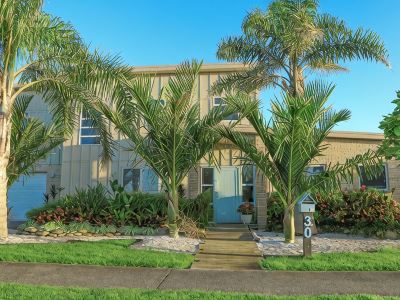 Stunning Surfers 4 Bedroom Beach House
