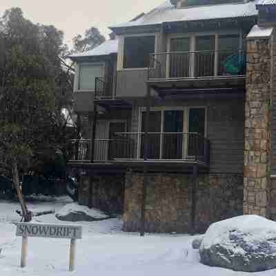 Luxury 2 Bedroom Chalet in Thredbo, Beside Gunbarrel Express Quad Chair Hotel Exterior