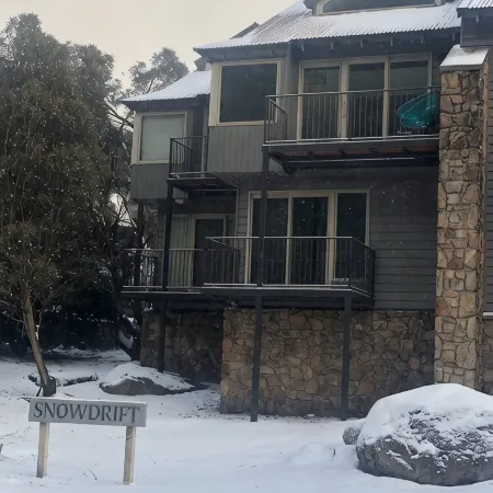 Luxury 2 Bedroom Chalet in Thredbo, Beside Gunbarrel Express Quad Chair