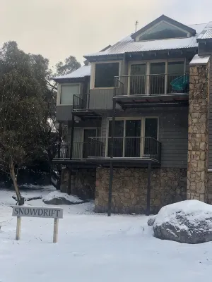 Luxury 2 Bedroom Chalet in Thredbo, Beside Gunbarrel Express Quad Chair