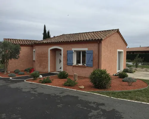 Air-Conditioned Single-Storey House with 3 Bedrooms and Swimming Pool Hôtels à : Bernac