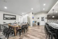 Luxury Mesa Oasis with Free Heated Pool - 4성급