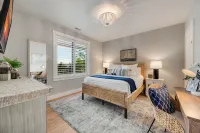 302 with a View! Luxury 2 bed 2 bath condo with amazing views of Sister Bay - 4-Star