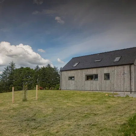 Cuillrigh - Luxury house with Loch Portree & Cuillin Mountain views