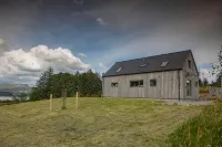 Cuillrigh - Luxury house with Loch Portree & Cuillin Mountain views