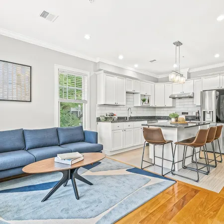 Modern home-like 3BR2BA Retreat/Minutes to T