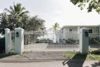 Beachfront Home with Screened-In Porch - Near Downtown - Auto On Generator - Wifi
