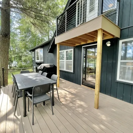 Lakefront Cabin with tons of trails!