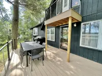 Lakefront Cabin with tons of trails!