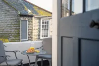 Situated on one of St Ives's most iconic streets, - balcony