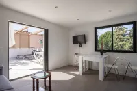 A 10 mn walk from the beach with view on the cap canaille house of 100 m2 - 4-Star