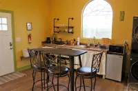Sunshine Studio - Private apt and yard (eco, solar) - Apartments