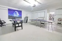 The Space Place: Cosmic-Themed Family Getaway Near Hotspots in Tulsa, Oklahoma!