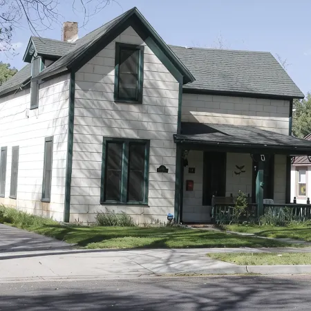 Flagstaff's Old Library the Rawson House. Downtown Flag! Grill/AC/Pet Friendly!