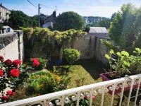 House near town center with garden and terrace