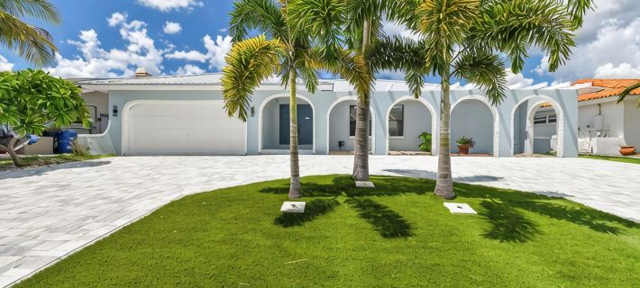 Waterfront, Heated Pool, Kayaks, Game Room, Fishing Hotels in Apollo Beach