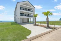 Beautiful Oasis on the Bay! Gorgeous Views, Great Fishing and Pool Access! - 4-Star