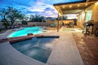 Desert Skies - Beautiful private Tucson home with great mountain views &  pool