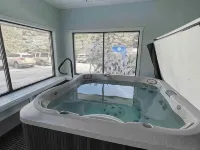 Luxury 1BR, ski in/out at Snowshoe! Hotels in Edray