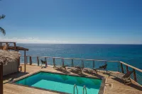 Oceanfront, Palm Trees and the Beautiful Blue Pacific Ocean...Poipu Palms 202! - مسبح خاص
