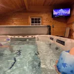 Cozy queen bed cabin with WiFi, fitness room in enchanting Aladdin