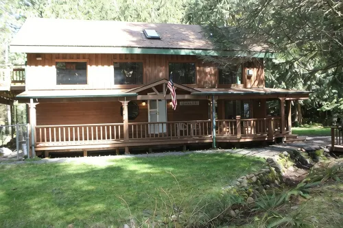 Buchanan's Bunkhouse with saltwater hot tub Mt.Rainier Entrance! - Chalets