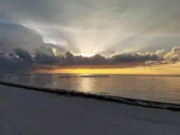 Large Room, Beach 1 Block, Starlink Wi-Fi
