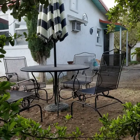 College District Art House - Patio - Walk to Downtown - Sleeps 5
