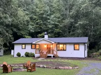 Highly Rated Cabin in DuPont State Forest Between Brevard & Hendersonville - 4-Star